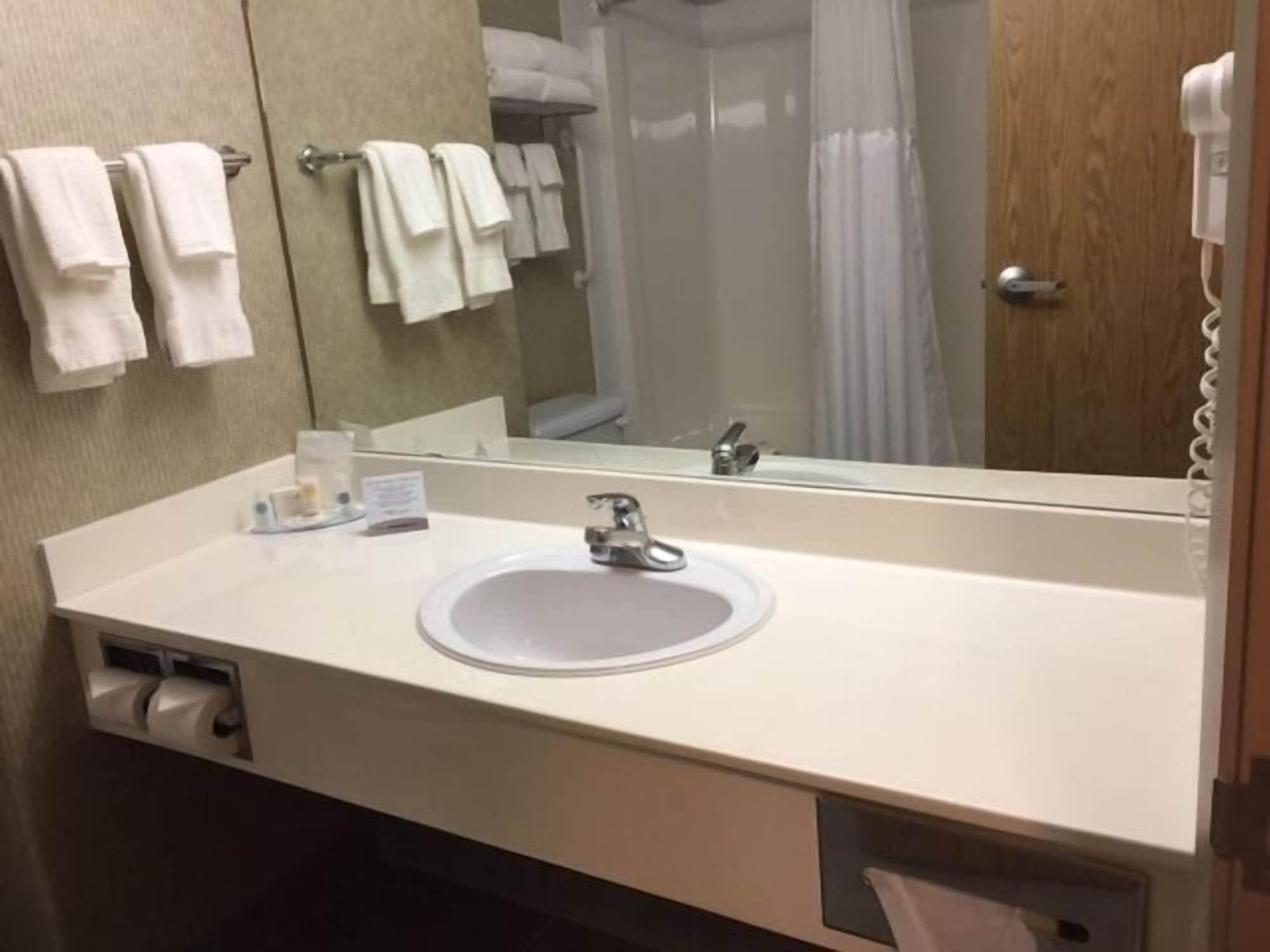 Comfort Inn & Suites Salmon Arm Eksteriør bilde