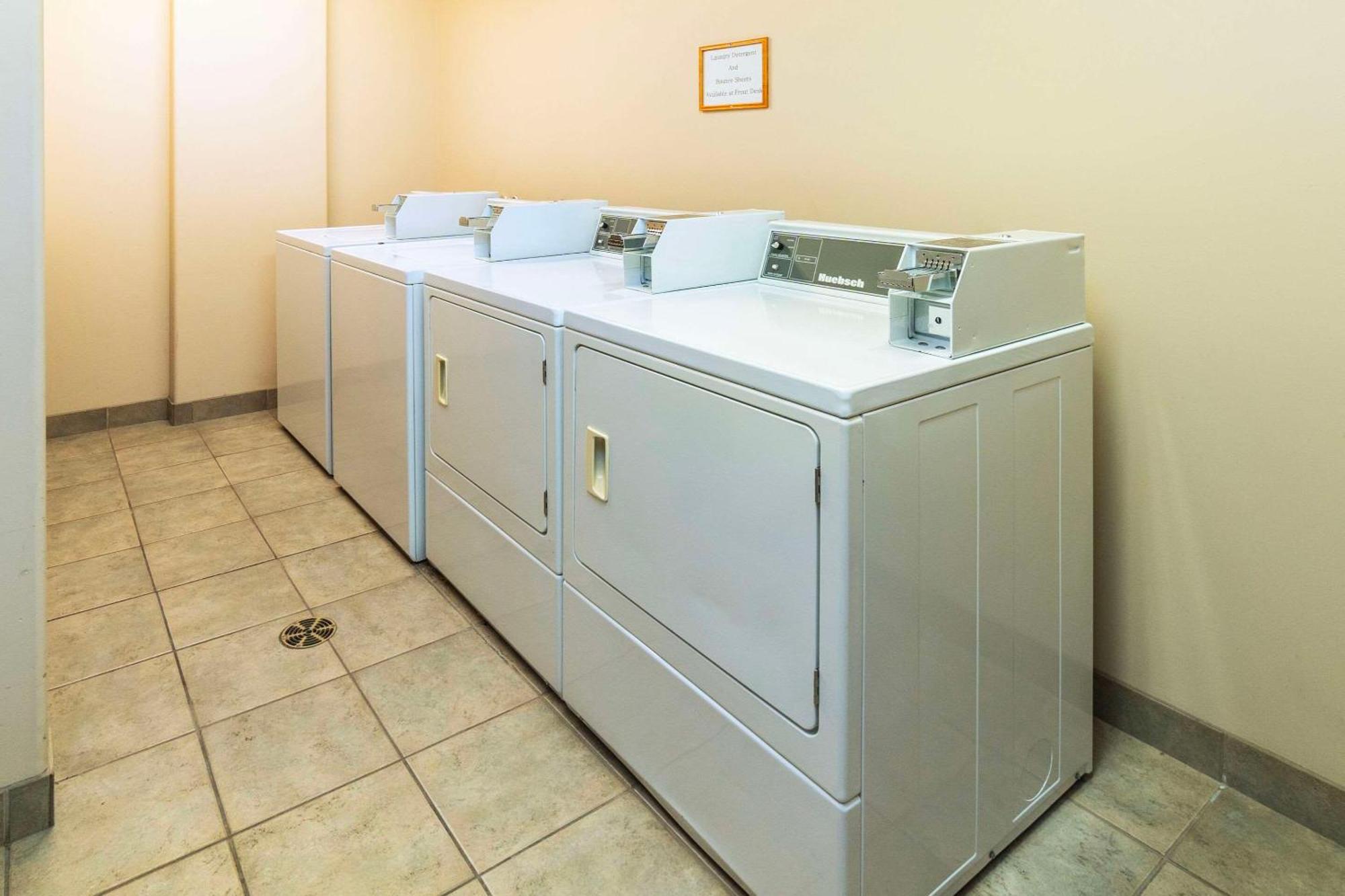 Comfort Inn & Suites Salmon Arm Eksteriør bilde