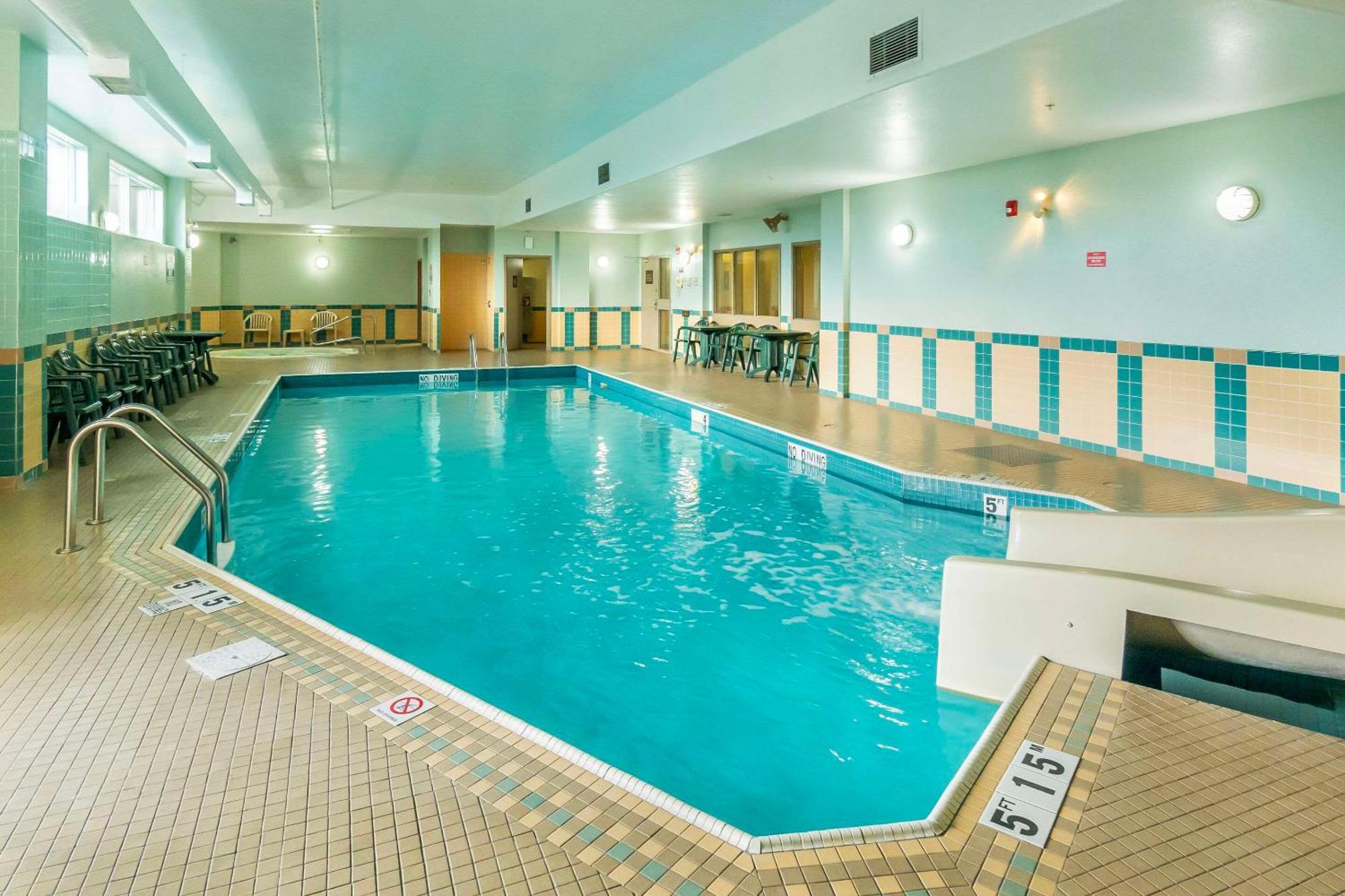 Comfort Inn & Suites Salmon Arm Eksteriør bilde