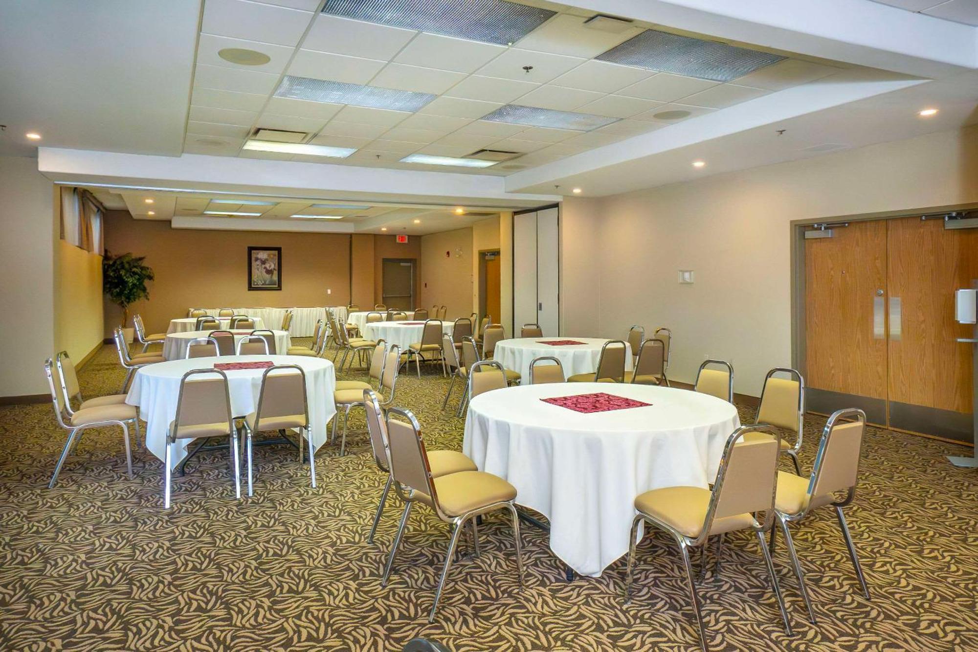 Comfort Inn & Suites Salmon Arm Eksteriør bilde