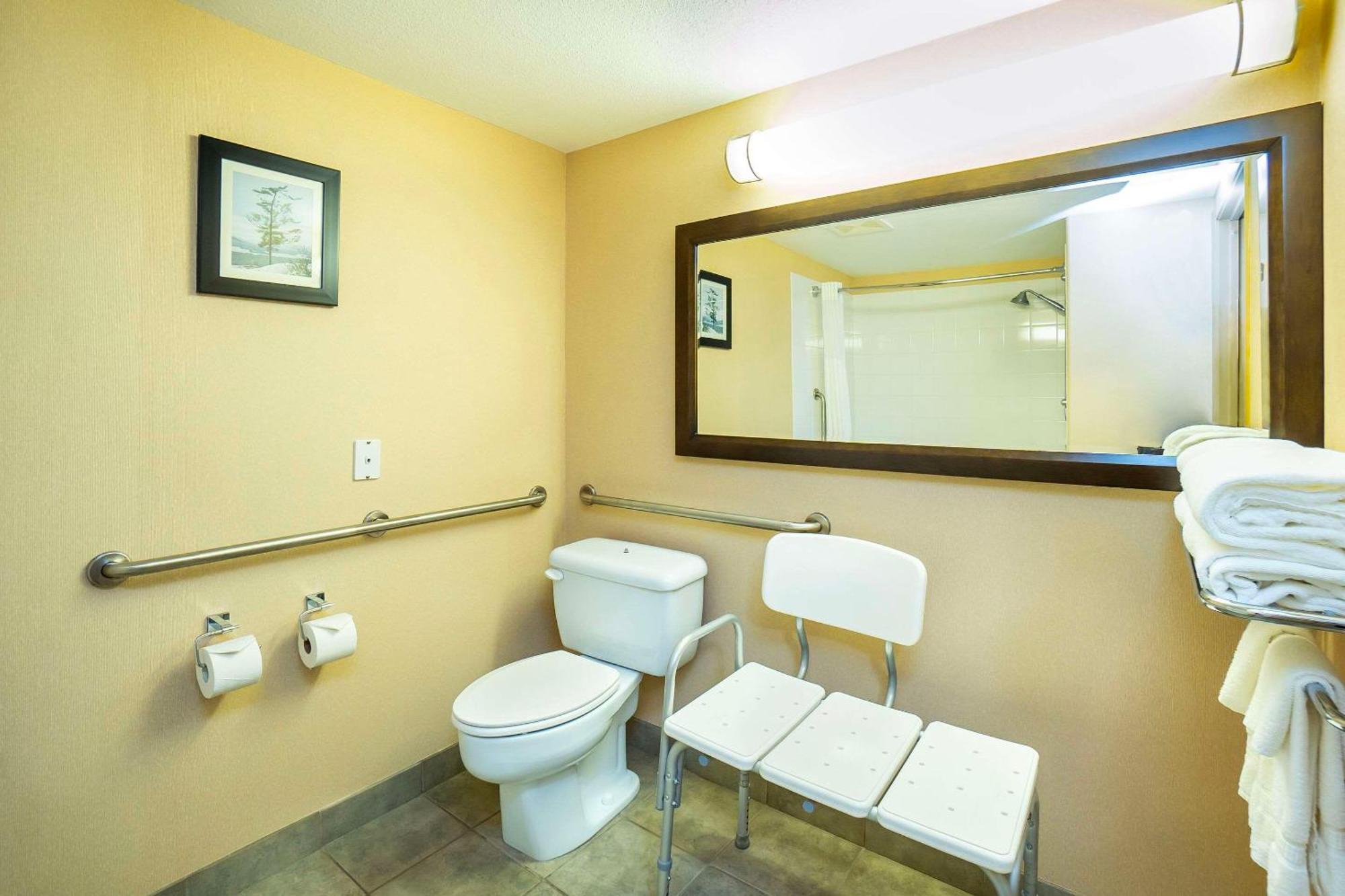 Comfort Inn & Suites Salmon Arm Eksteriør bilde