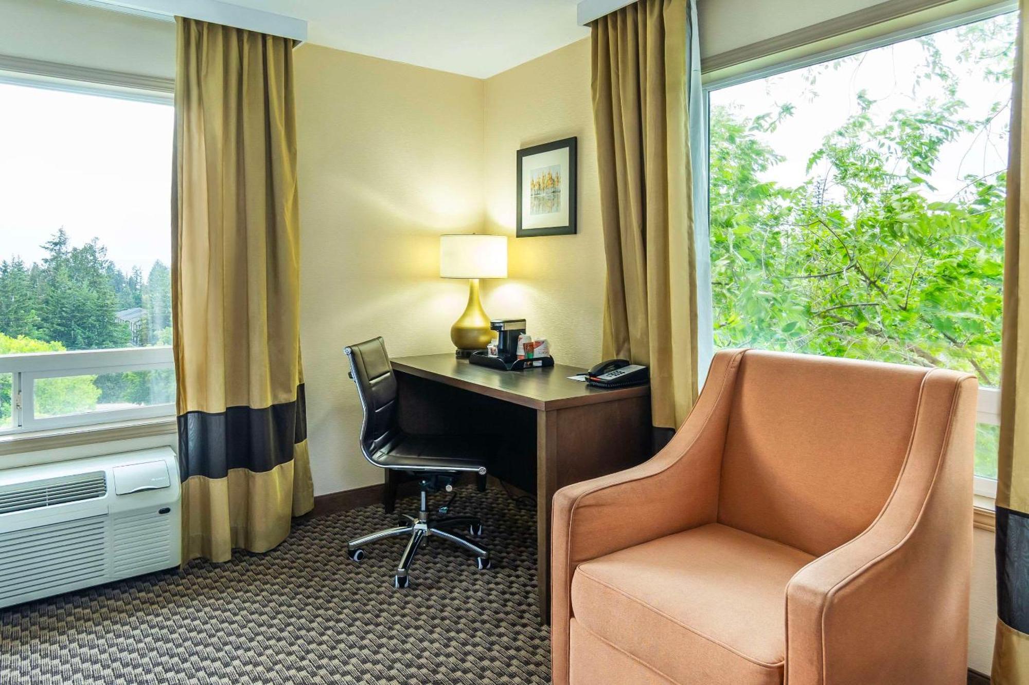 Comfort Inn & Suites Salmon Arm Eksteriør bilde